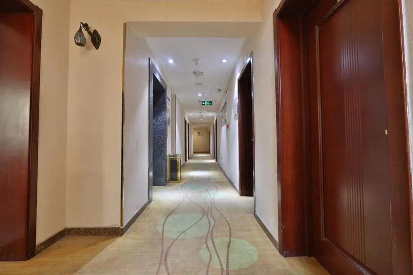 Qianzitong Hotel - Image 1