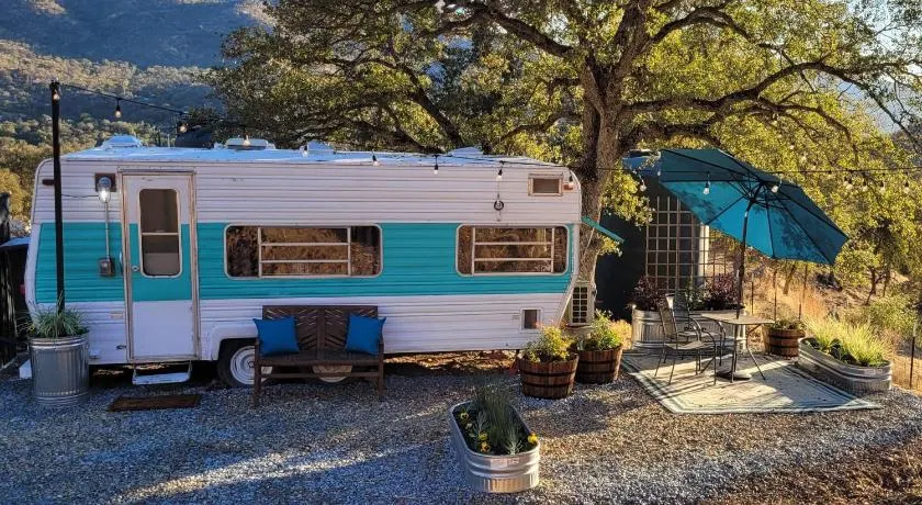 Cozy Farm Stay for Two - Image 1