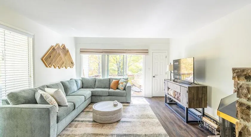 Beech Mountain Escape with Views - Image 1