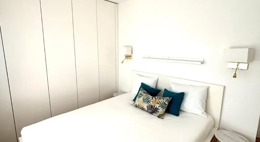 Beautiful Two Bedroom Apartment in Luxembourg City Center - Image 1