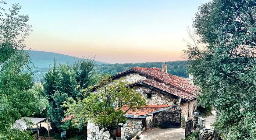 Las Peonías Casa Rural - Image 1