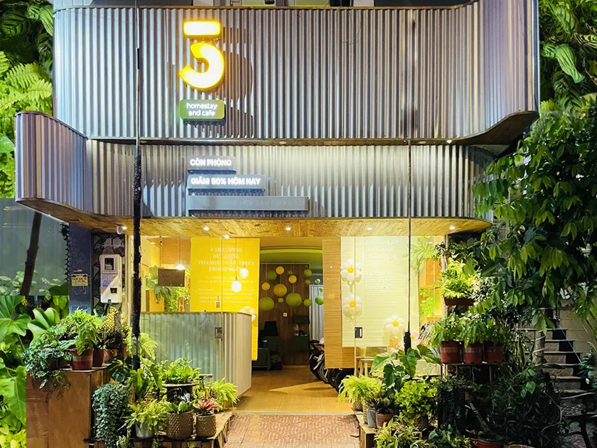 5 homestay central - Image 1