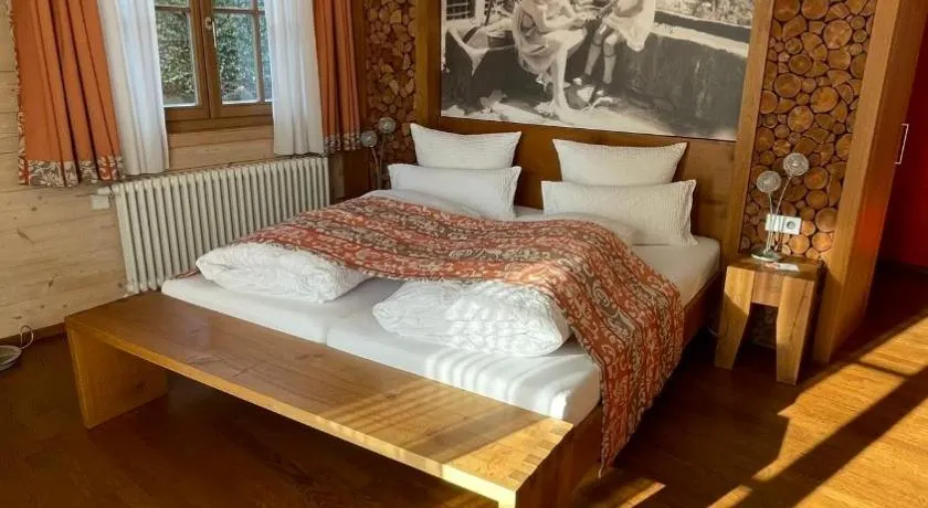 Neumaier's Hotel - Image 1