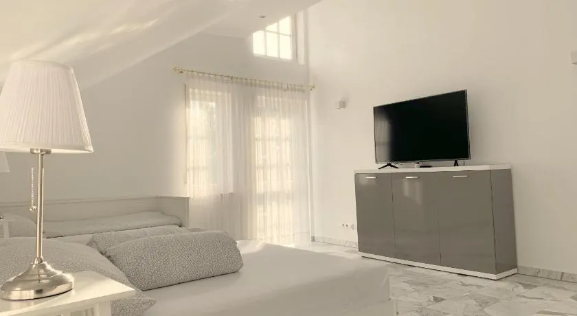 F10 APARTMENTS Roth - Image 1