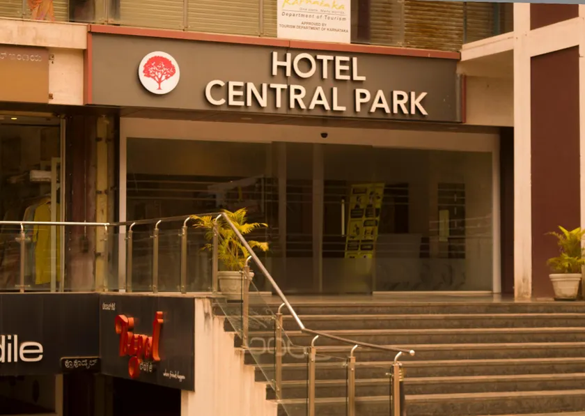 Hotel Central Park - Image 1