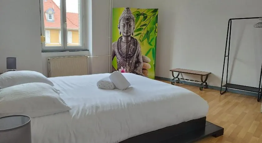 Le Thannois - appartement 2 chambres, salon, cuisine équipée, parking et wifi gratuit - Image 1