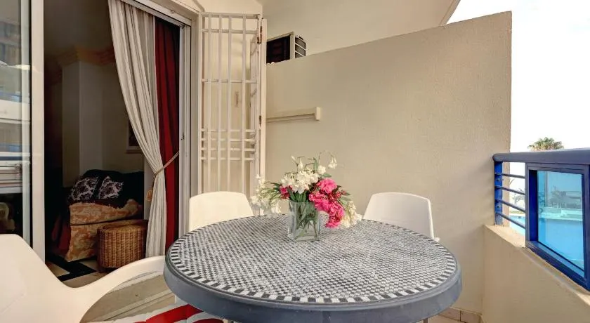 Appartement de première ligne avec vue sur la mer, piscine, climatisation et Wi-Fi. - Image 1
