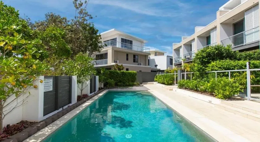 Beachside Haven Modern Townhouse with Pool - Image 1