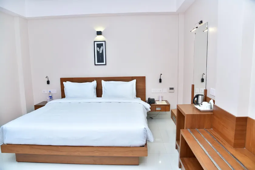 Navaratna Inn - A Luxury Hotel - Image 1