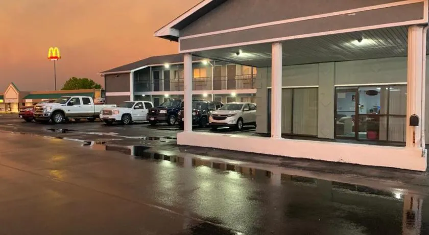 Budget Inn - Saint Robert - Image 1
