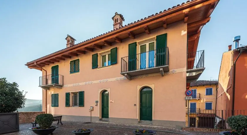 In Piazzetta holiday apartments, Barolo - Image 1