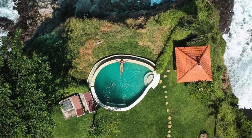 Makawi Tuwa Cliff - Luxury Cliff Stay with Private Beach, Infinity Pools and Ocean View - Image 1
