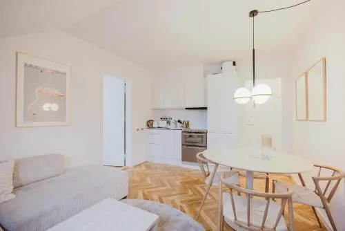 Stunning apartment by the lakes - Image 1