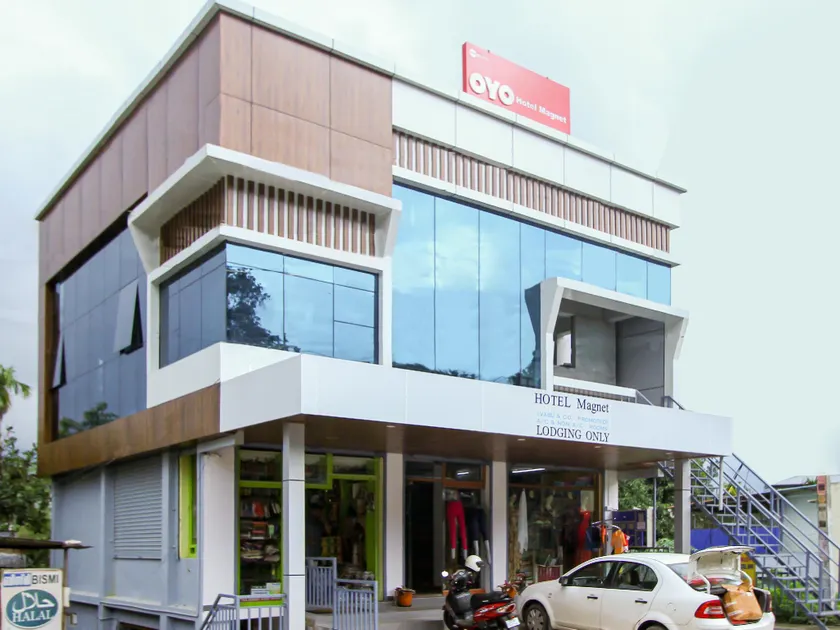 Hotel Magnet - Image 1