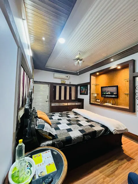 Hotel PALM TREE Home Stay - Image 1