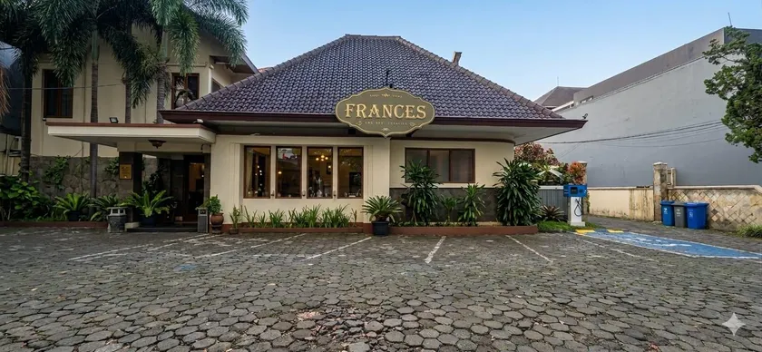 yaemal frances hotel - Image 1