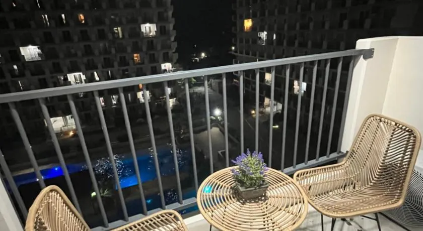 Saekyung Charming condo with pool and city views - Image 1