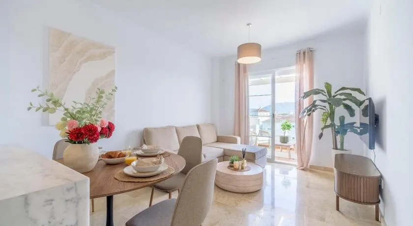Casa del Mar Modern Apartment with Pool & Sea View in Manilva - Image 1