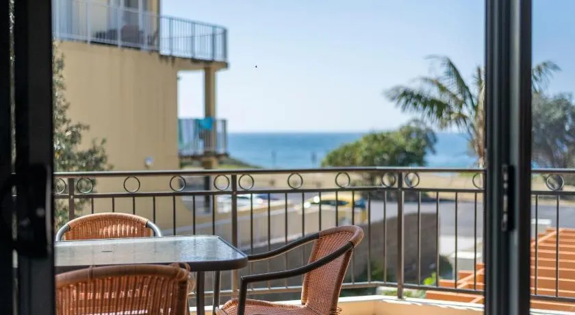 Breakers Unit 1 8 - LJHooker Yamba - Image 1