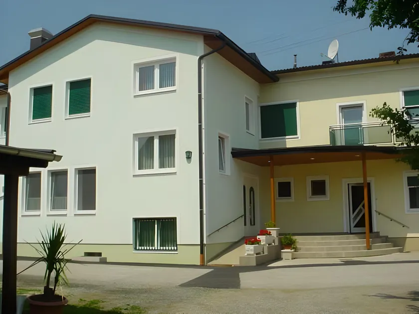 Gasthof Hotel Lang - Image 1