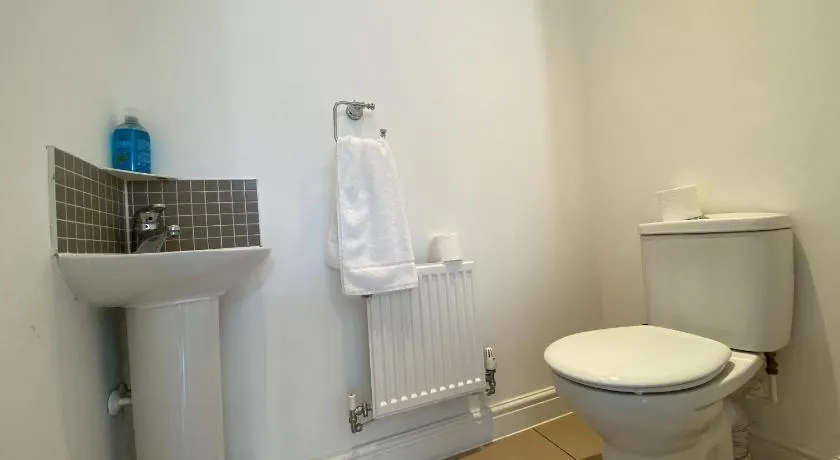 Spacious Bracknell Four Bedroom House - Image 1