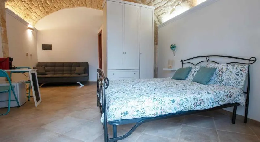Domàtio melissa - Image 1