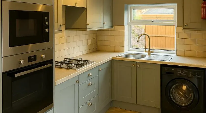 Spacious and cosy 4 Bed House in Beeston - Image 1