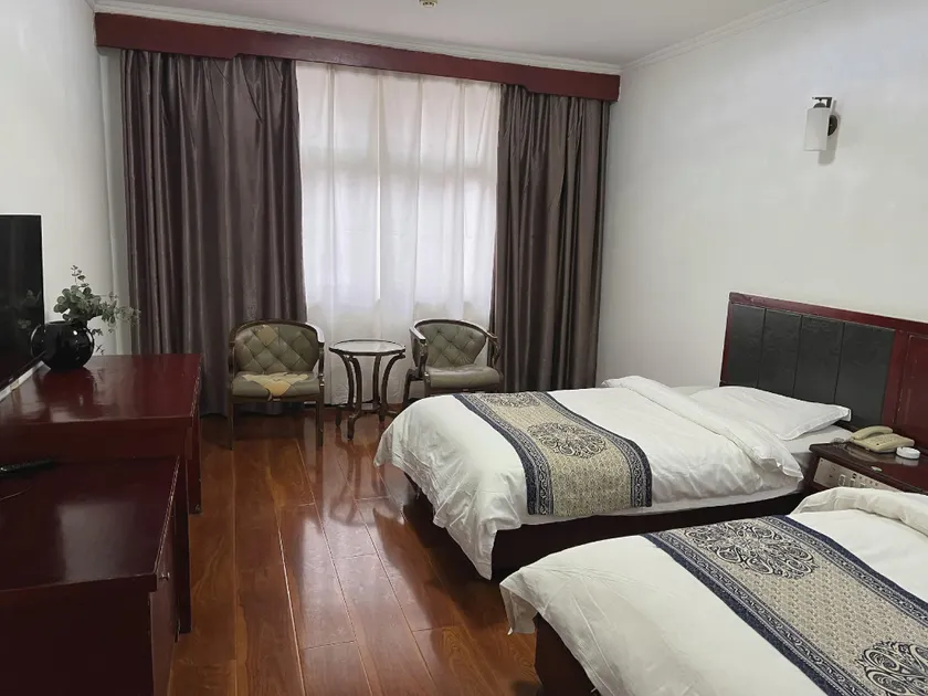 Dongfang Hotel - Image 1
