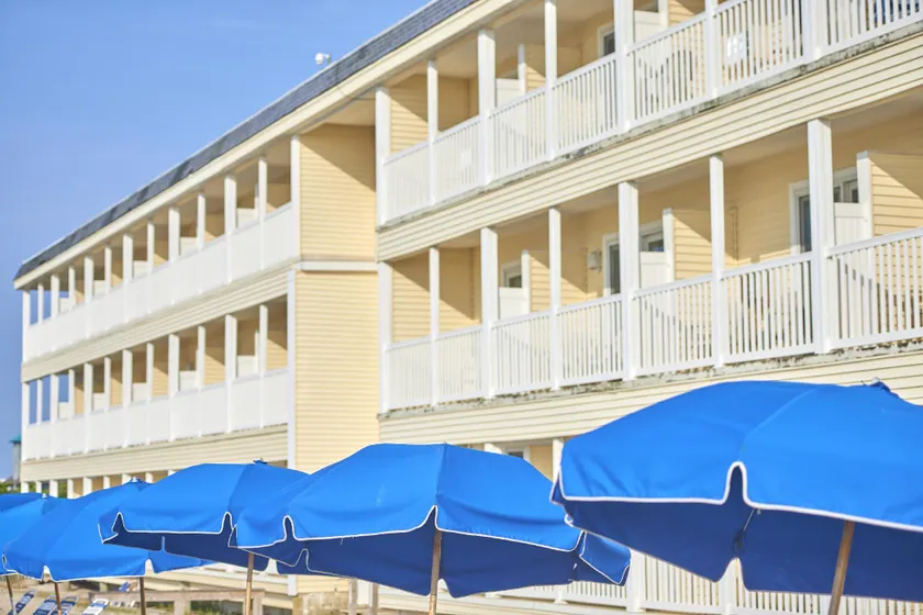 Drifting Sands Oceanfront Hotel - Image 1