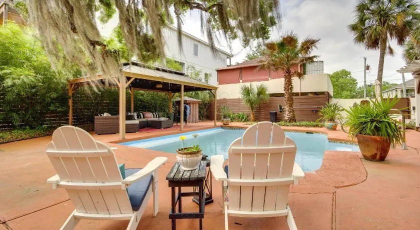 Walk to Beach! Romantic 'Deja View' Apt in Biloxi - Image 1