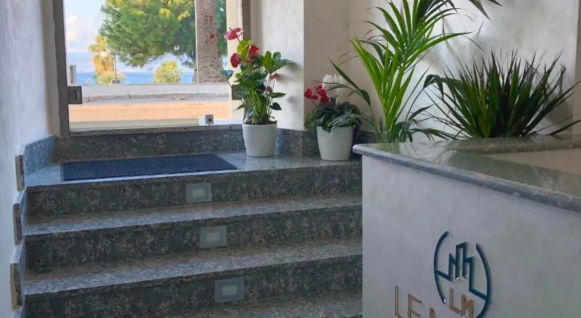 Le Mirage boutique II - Image 1
