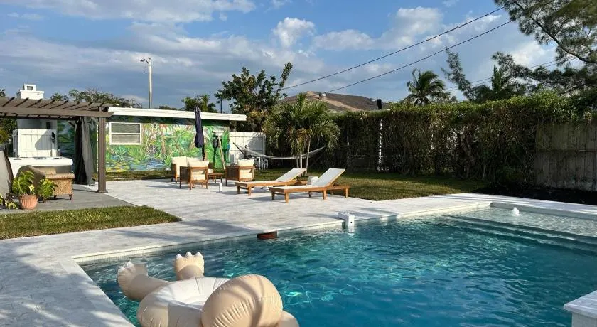 Jungle Cottage with luxury pool, hot tub and more! - Image 1