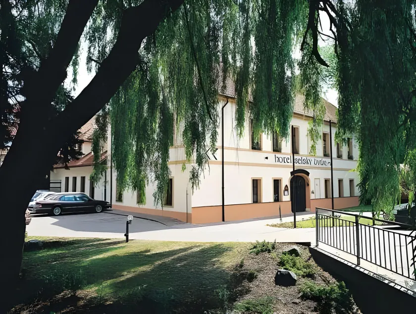 Hotel Selsky Dvur - Bohemian Village Courtyard - Image 1