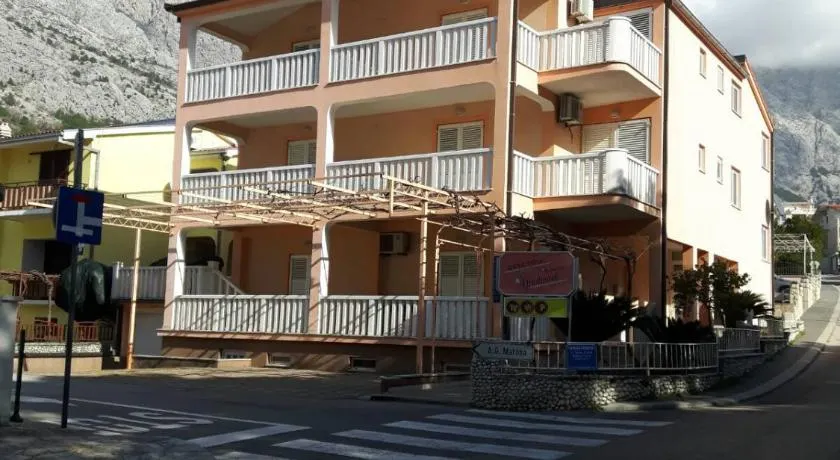 House Vida Goraleks - Image 1