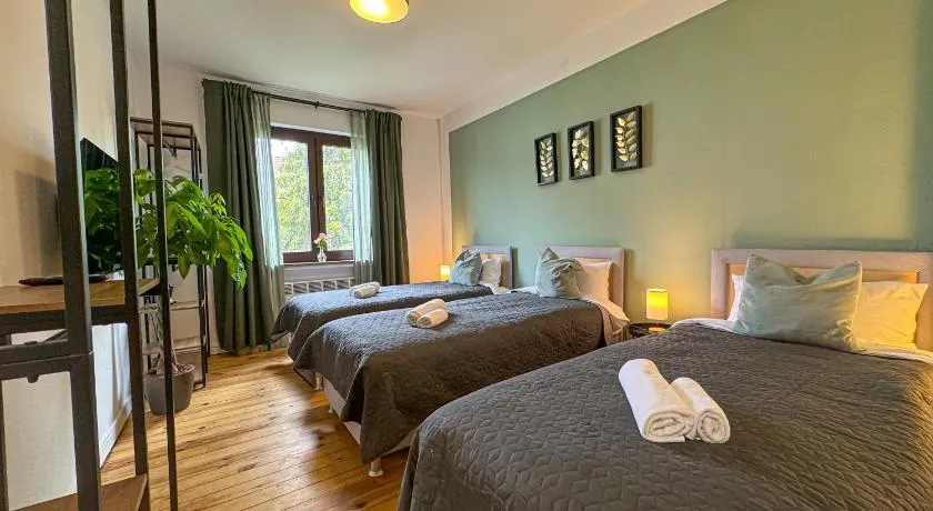 ImmoStay Ferienhaus mit Garten & Free Parking - Image 1