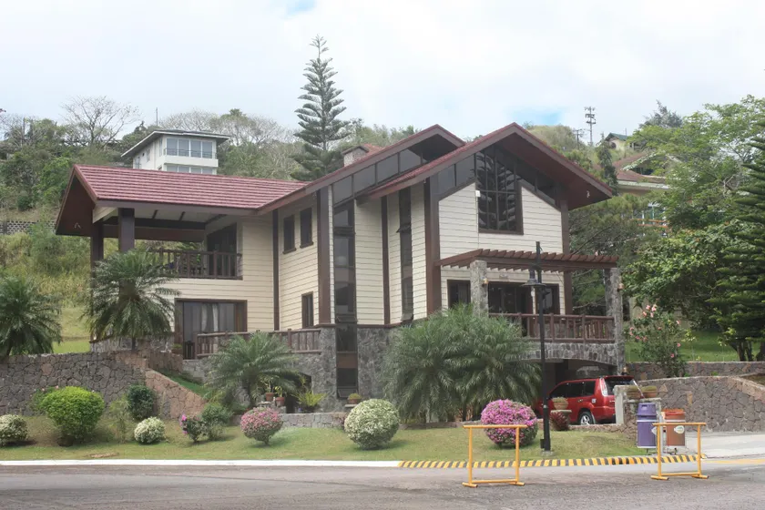 Tagaytay canyon woods house - Image 1