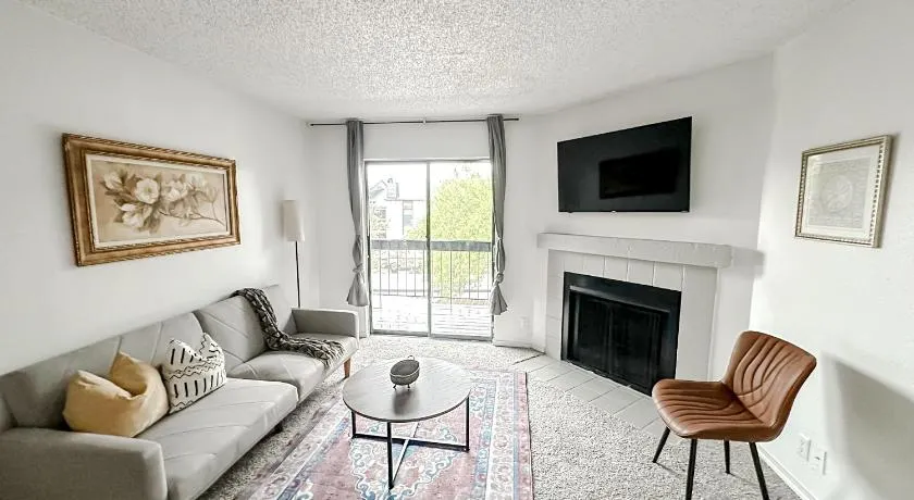 Sleepover Modern 1BD 1BA Austin TX Apartments - Image 1