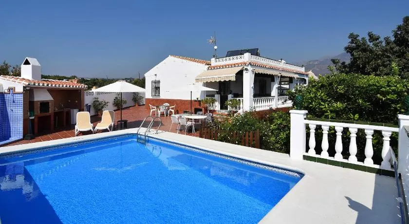Vackra och komfortabel villa  med privat bassäng i Nerja, Costa del Sol, Spanien för 4 personer - Image 1