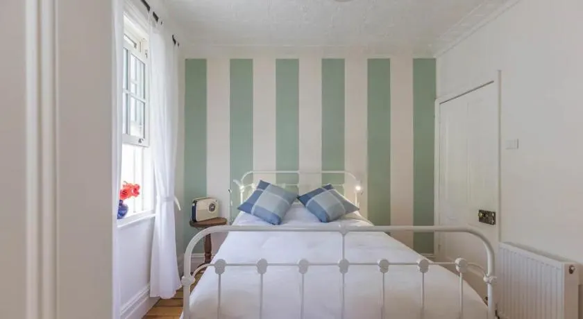 Islay House - Stripey Room - Image 1