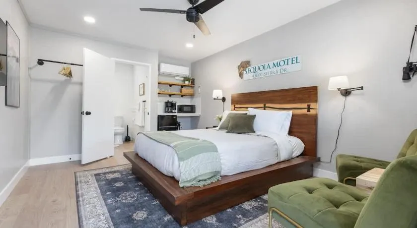 The Belle Sequoia Motel RM9 - Image 1