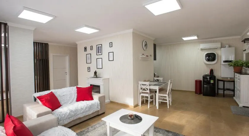 Lira Holiday Apartments - Image 1