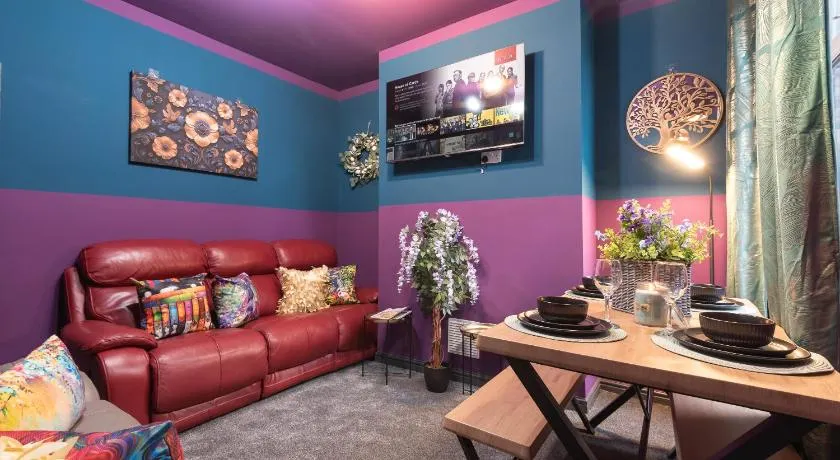 Hull Newland Avenue Group Stay 4BR TVs in All Rooms Vibrant - Cafes Restaurant Hull Uni - Image 1
