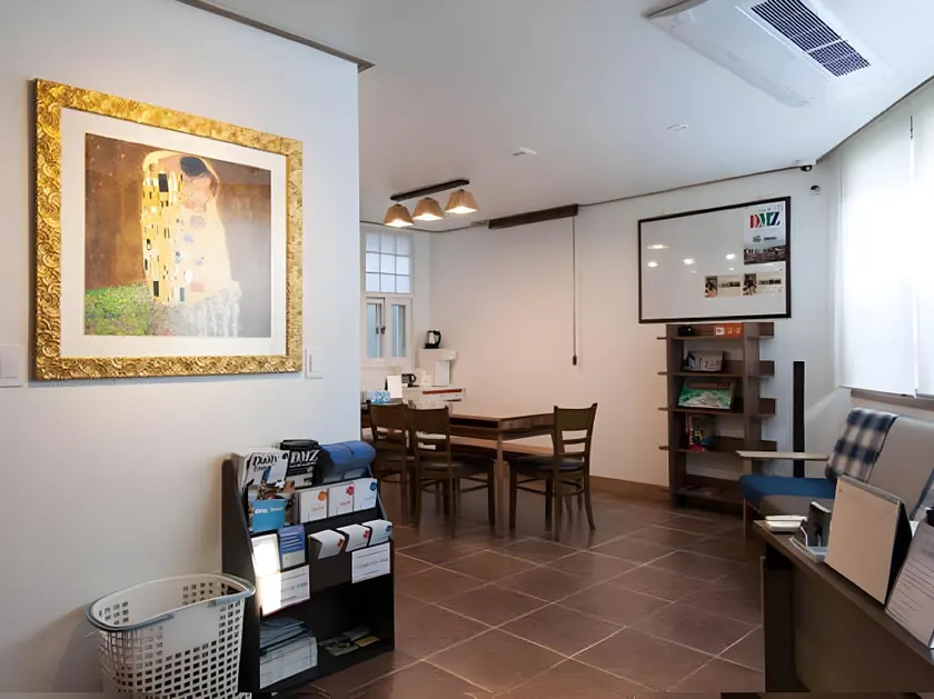 Cube Guesthouse - Image 1