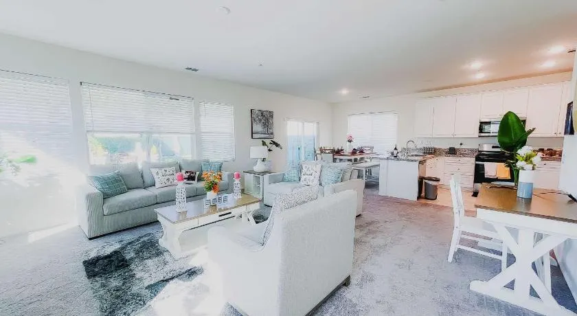 Route 66 Desert Retreat 3 Bedroom Home With Garden - Image 1