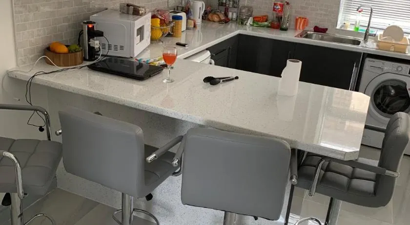 Entire 6 Bed 5 Star Luxury House FREE WiFi nice views - Image 1