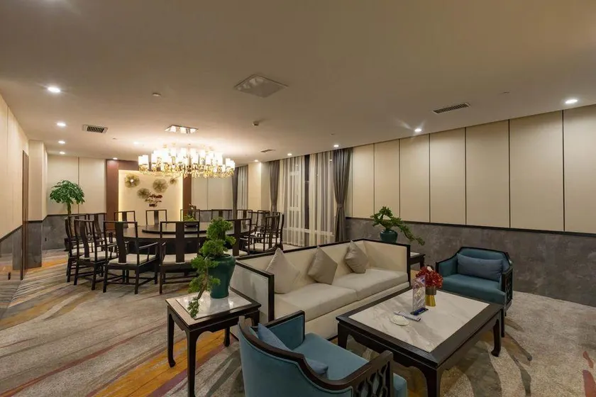 Dunhu Hotel in Lanzhou New Area - Image 1