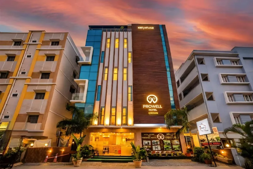 Hotel Prowell Crown - Image 1