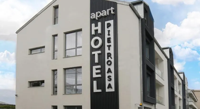 Aparthotel Pietroasa - Image 1