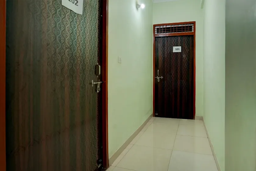 Hotel O M.S Grand - Image 1
