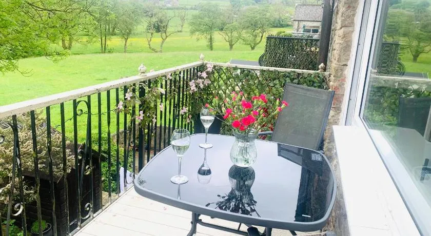 Tilly Cottage - overlooking Pendle Hill - Image 1